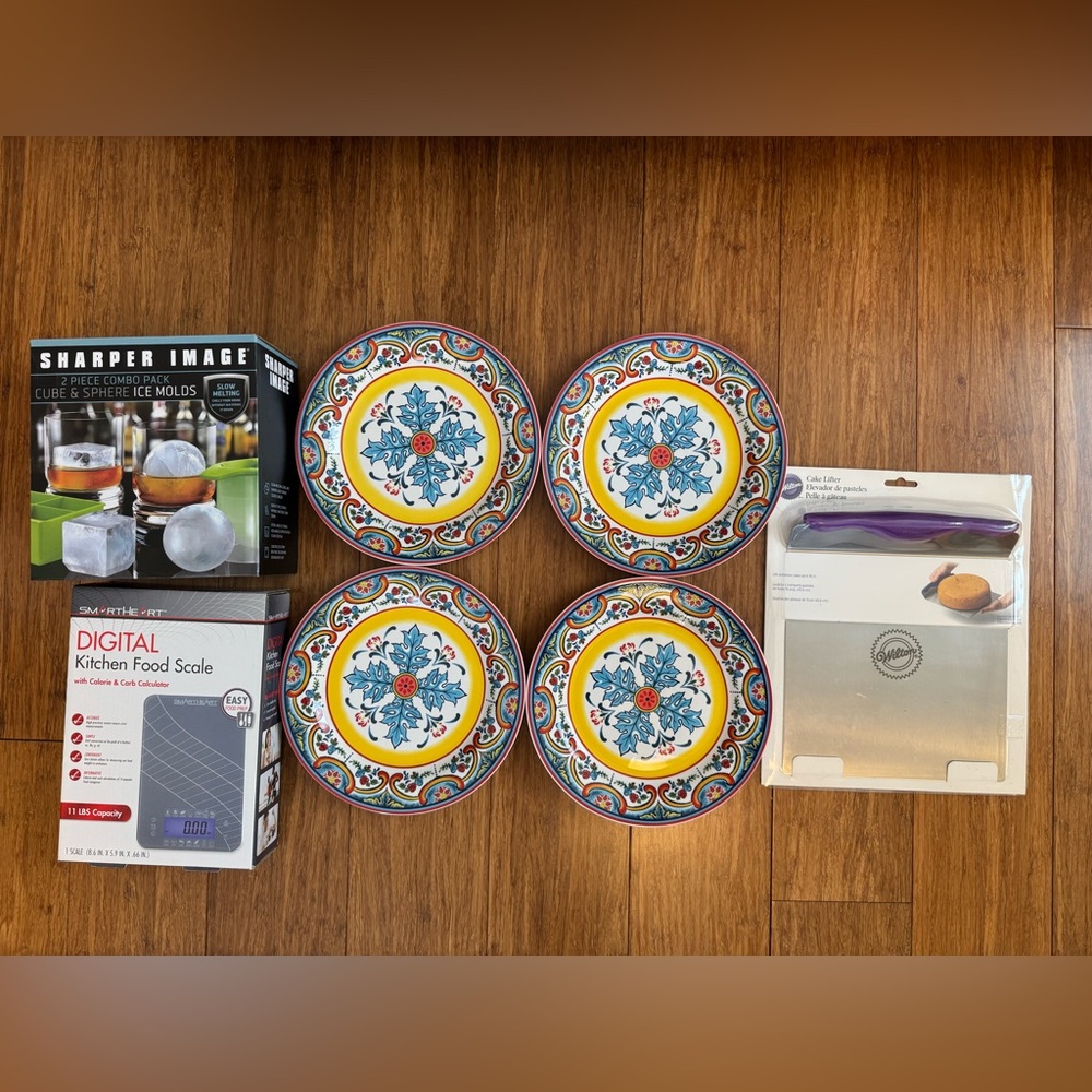 Kitchen Bundle - Ice cube trays, kitchen scale, cake lifter and salad plates